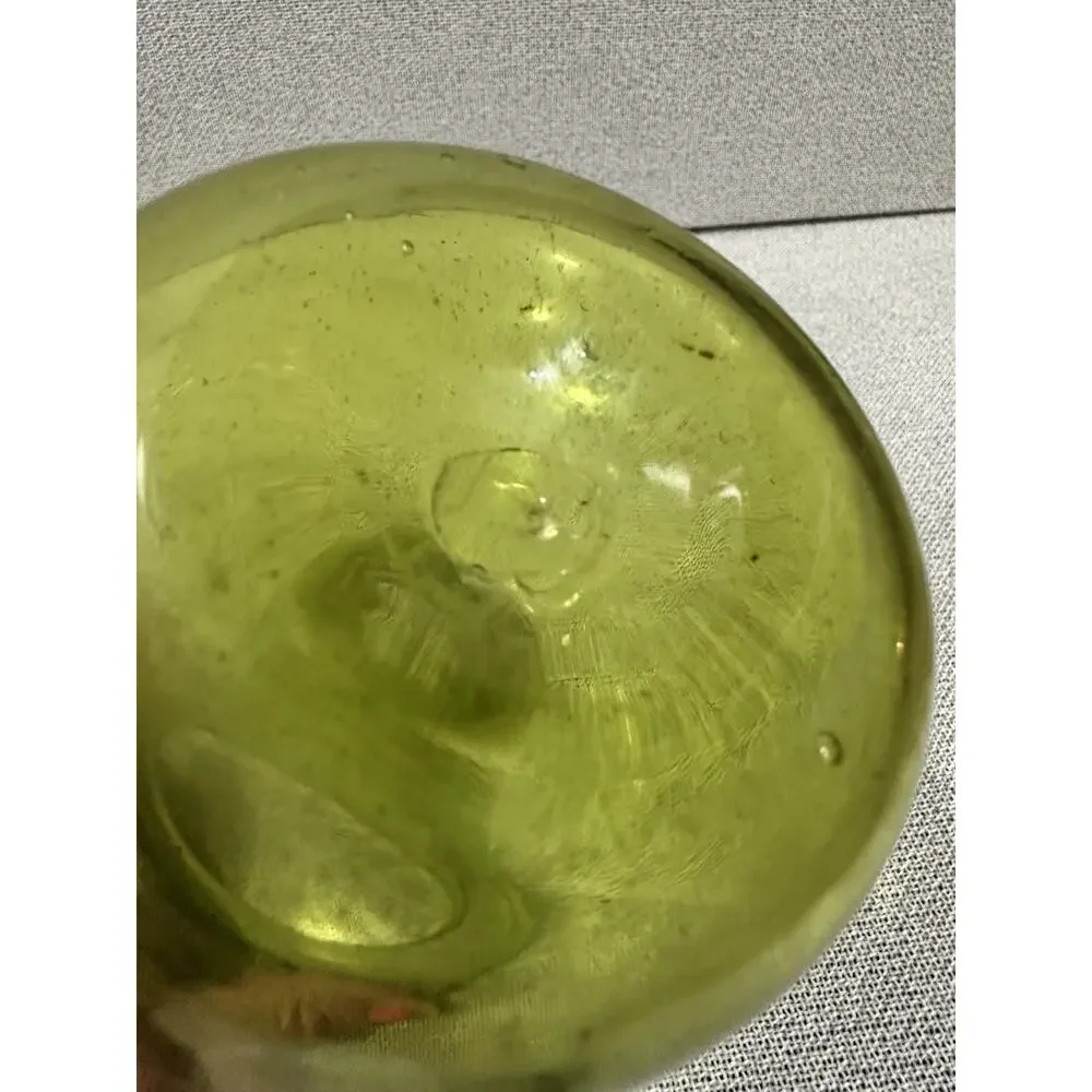 Vintage‎ Green Hand Blown Glass Vase 5” Art Glass Bulbous Form MCM Bubble Pontil